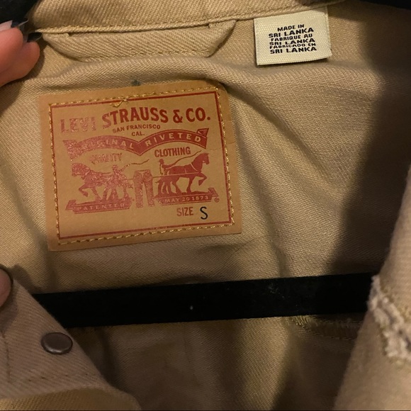 Levi’s Cropped Utility Trucker Jacket - Picture 4 of 4